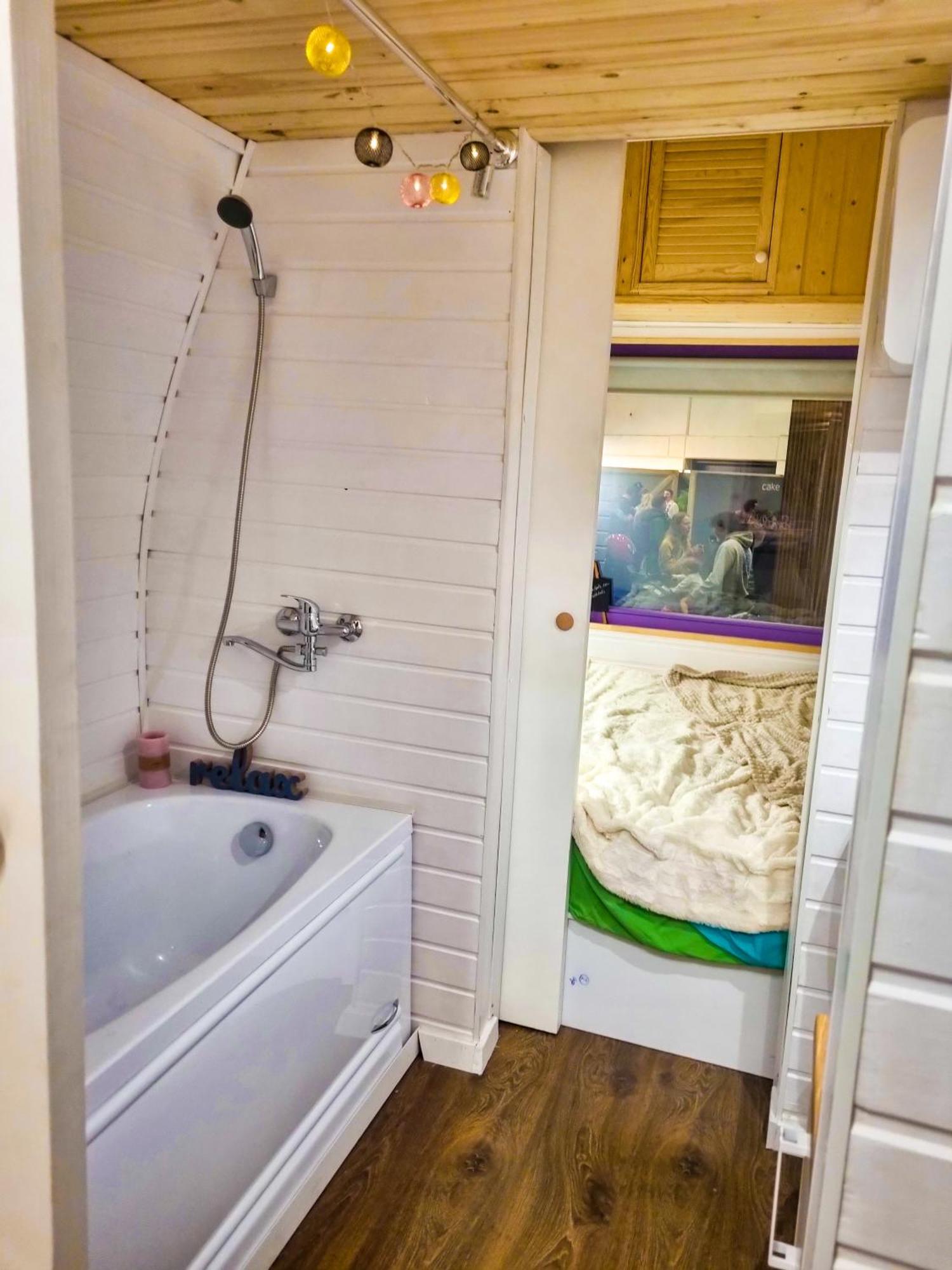 Downtown Tiny Houses Near Cismigiu Gardens بوخارست المظهر الخارجي الصورة