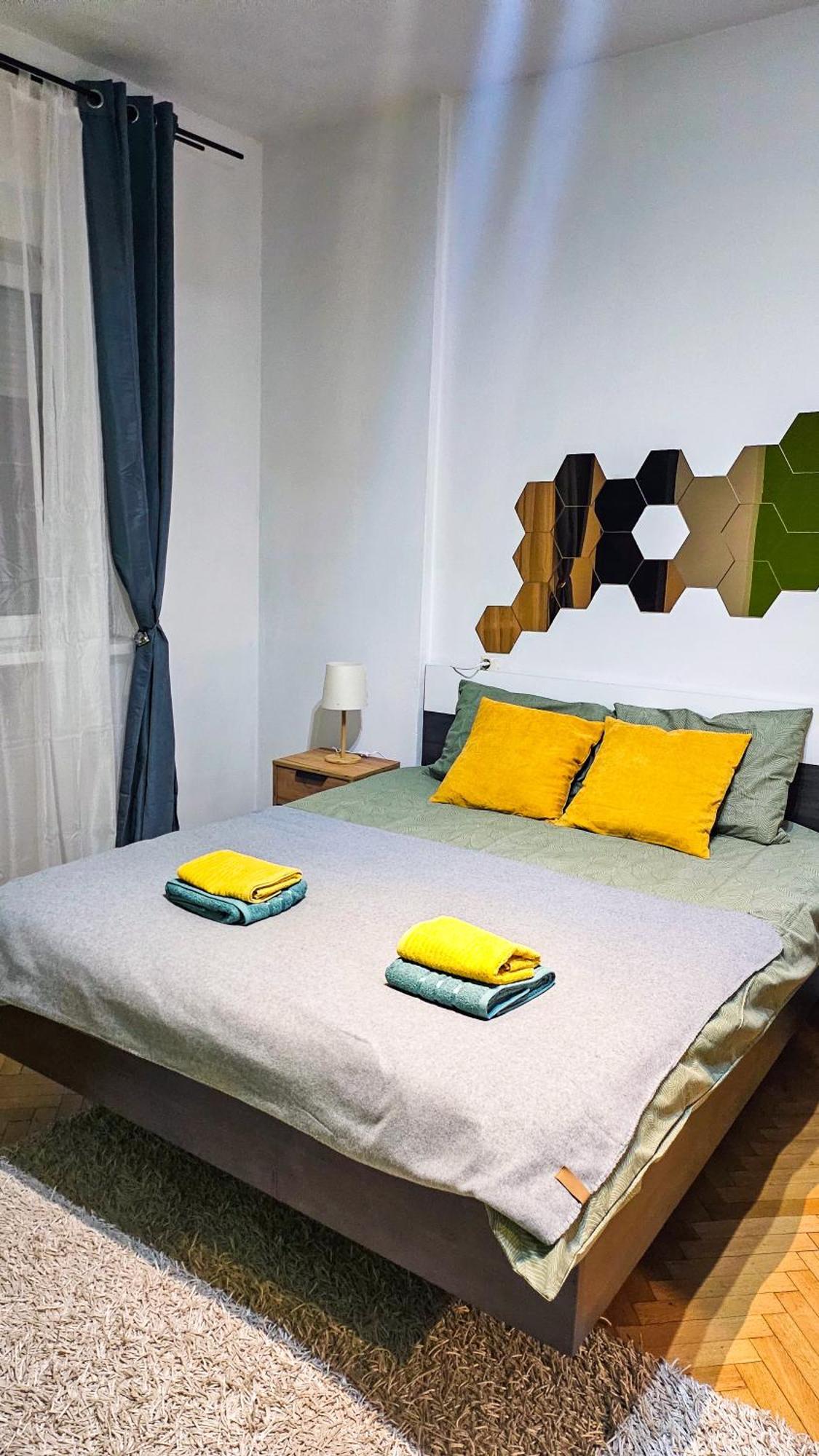 Downtown Tiny Houses Near Cismigiu Gardens بوخارست المظهر الخارجي الصورة