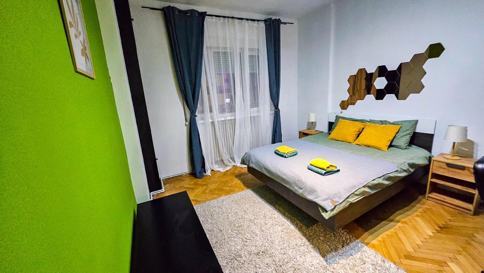 Downtown Tiny Houses Near Cismigiu Gardens بوخارست المظهر الخارجي الصورة