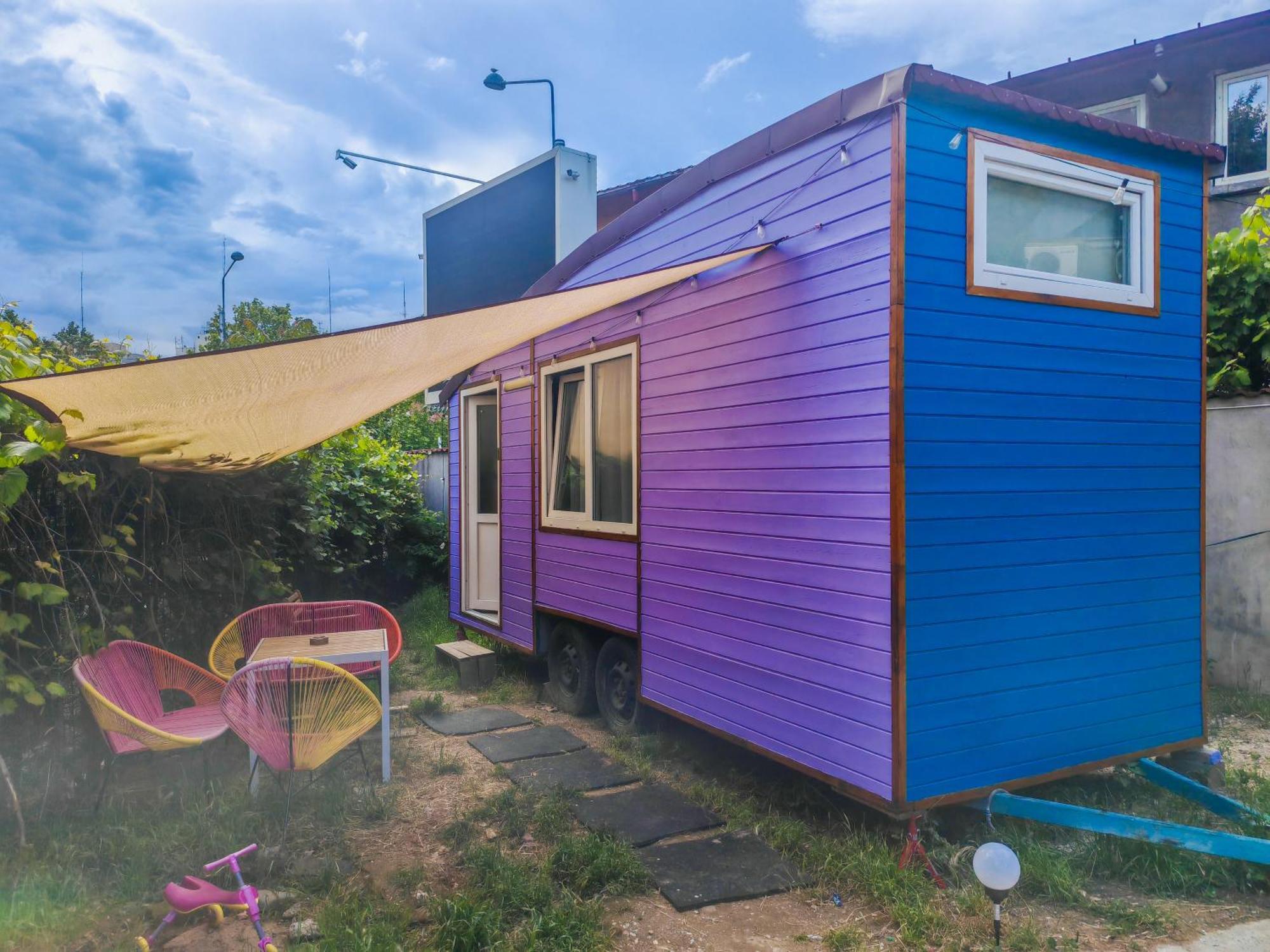 Downtown Tiny Houses Near Cismigiu Gardens بوخارست الغرفة الصورة